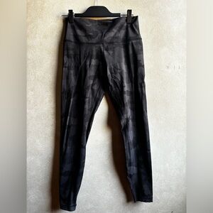 Lululemon Wunder Under Tights black camo size 10
